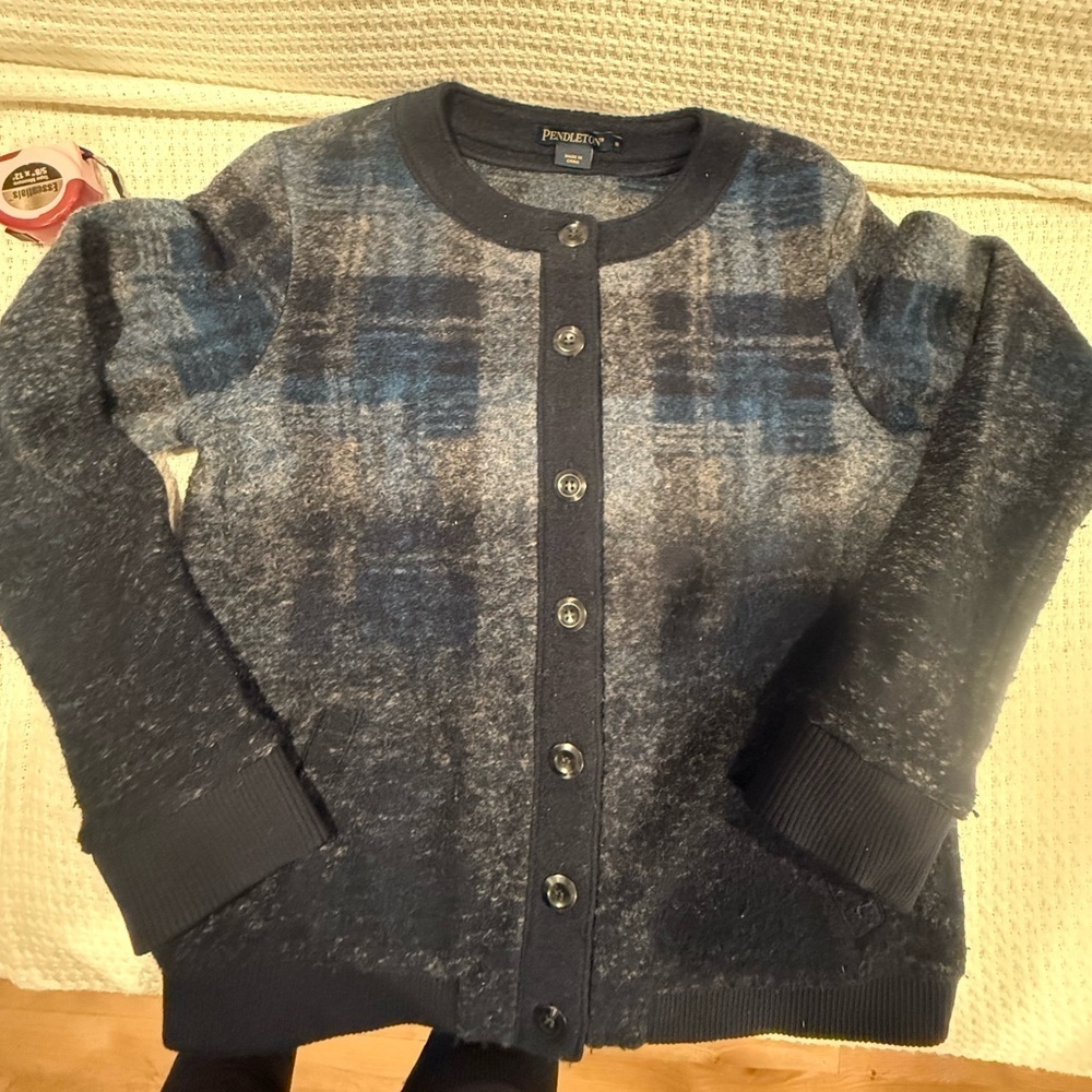 Pendleton Women’s small Plaid Wool Cardigan 45%wool